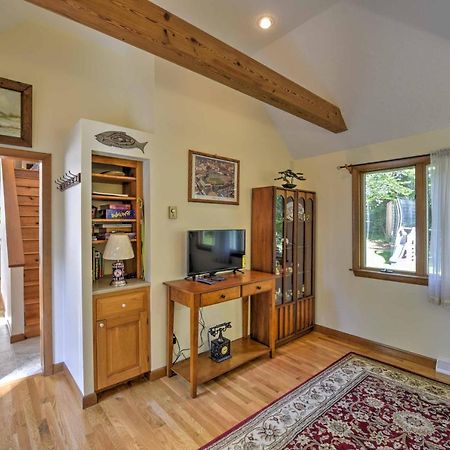 East Falmouth Home With Deck And Grill 4 Mi To Beach! 외부 사진