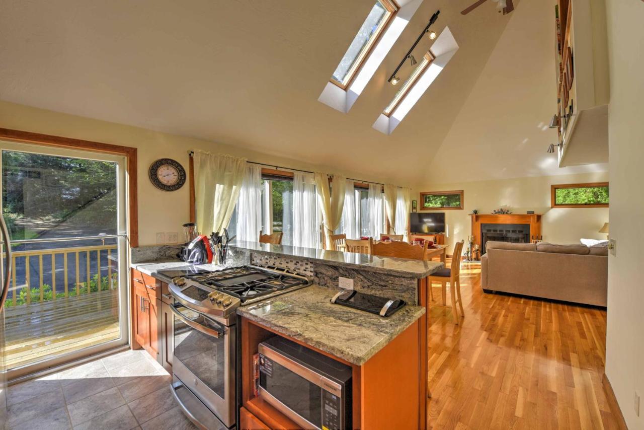 East Falmouth Home With Deck And Grill 4 Mi To Beach! 외부 사진