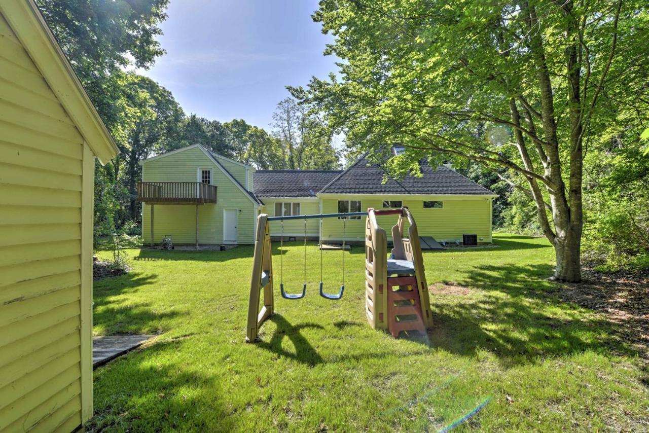 East Falmouth Home With Deck And Grill 4 Mi To Beach! 외부 사진
