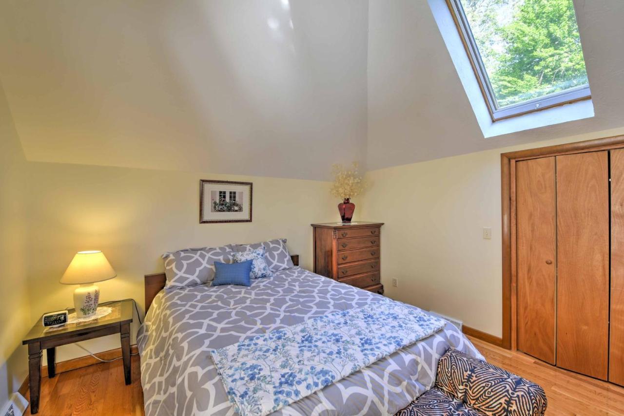 East Falmouth Home With Deck And Grill 4 Mi To Beach! 외부 사진