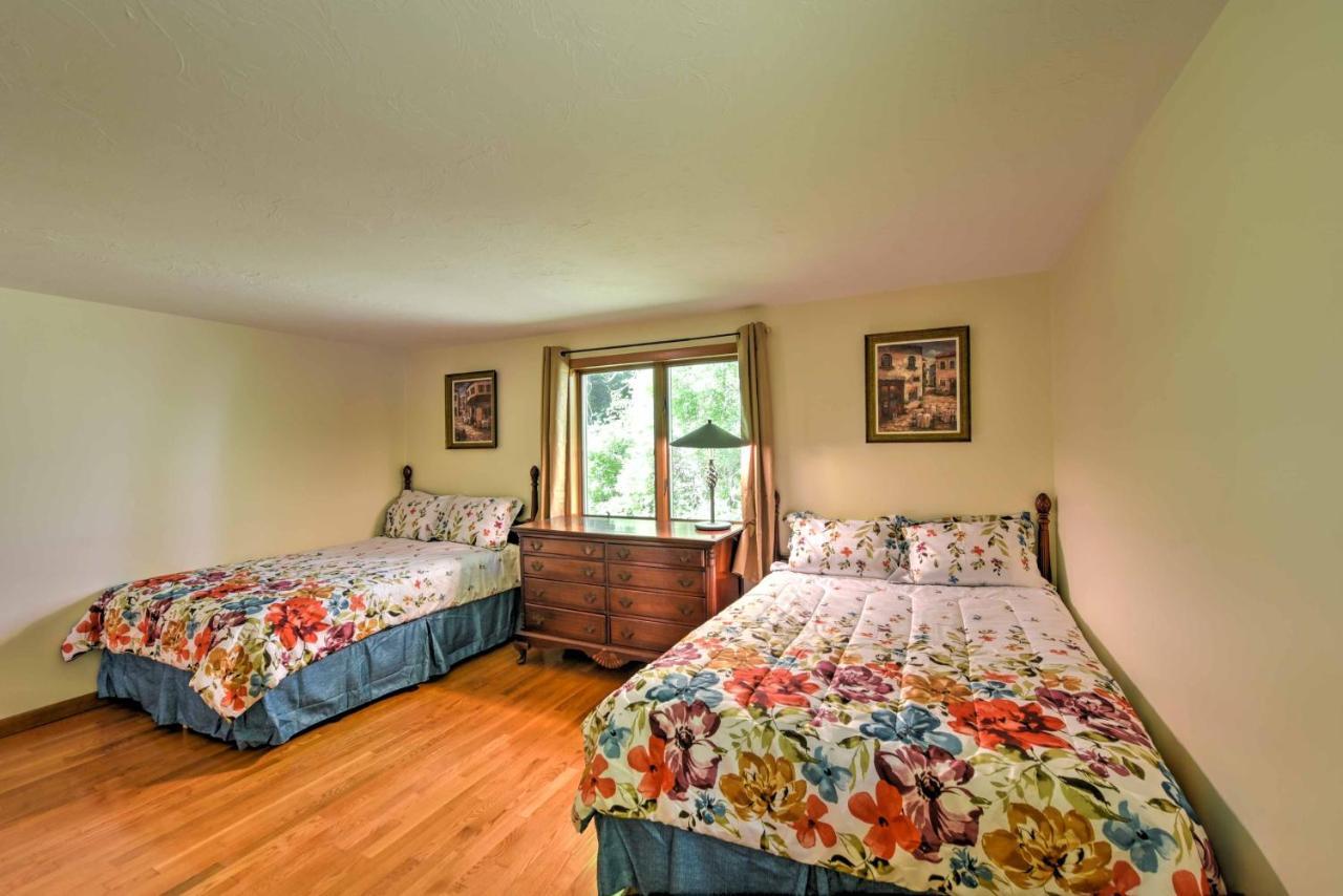 East Falmouth Home With Deck And Grill 4 Mi To Beach! 외부 사진