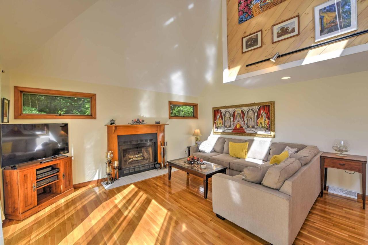 East Falmouth Home With Deck And Grill 4 Mi To Beach! 외부 사진
