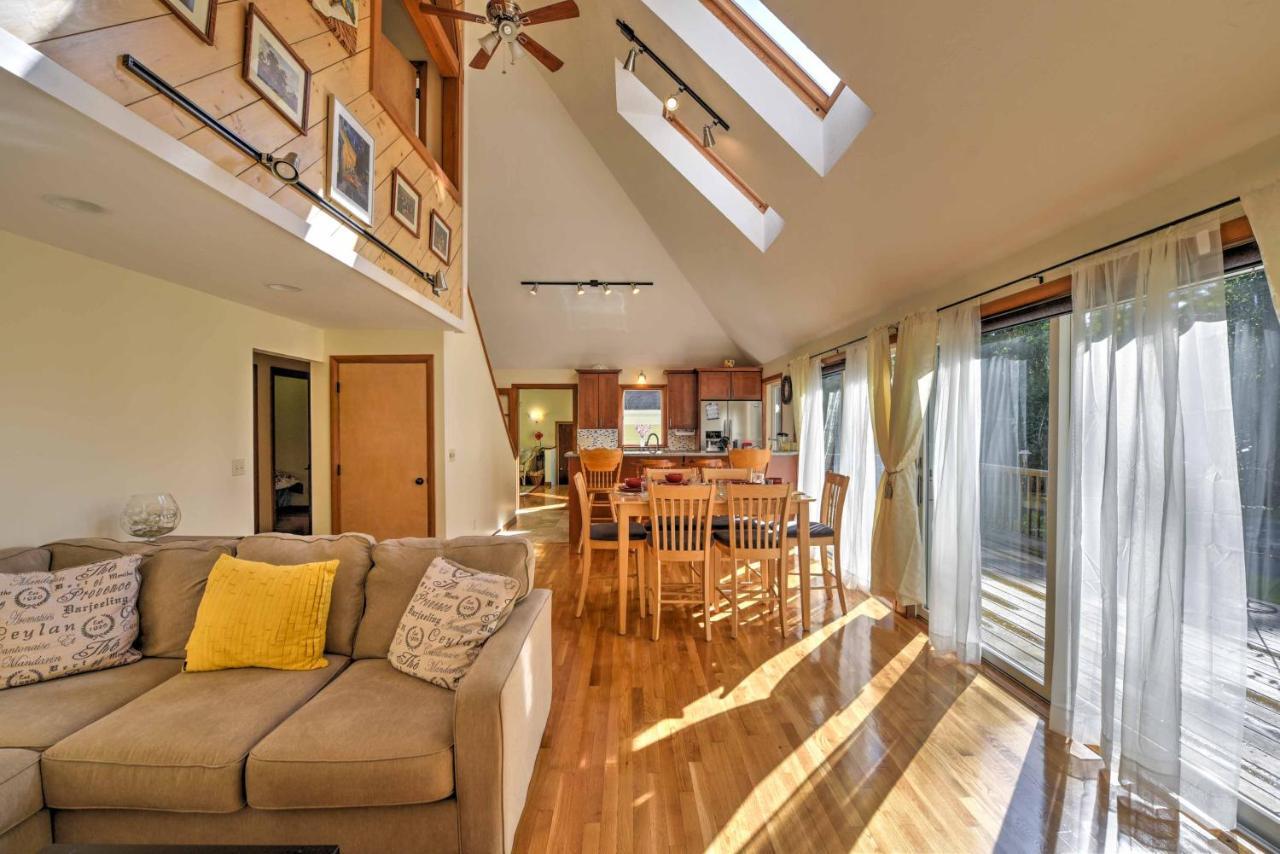 East Falmouth Home With Deck And Grill 4 Mi To Beach! 외부 사진